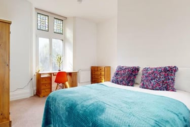 3 bed flat, Greenbank Road, Greenbank, Plymouth, PL48NH - Image 2